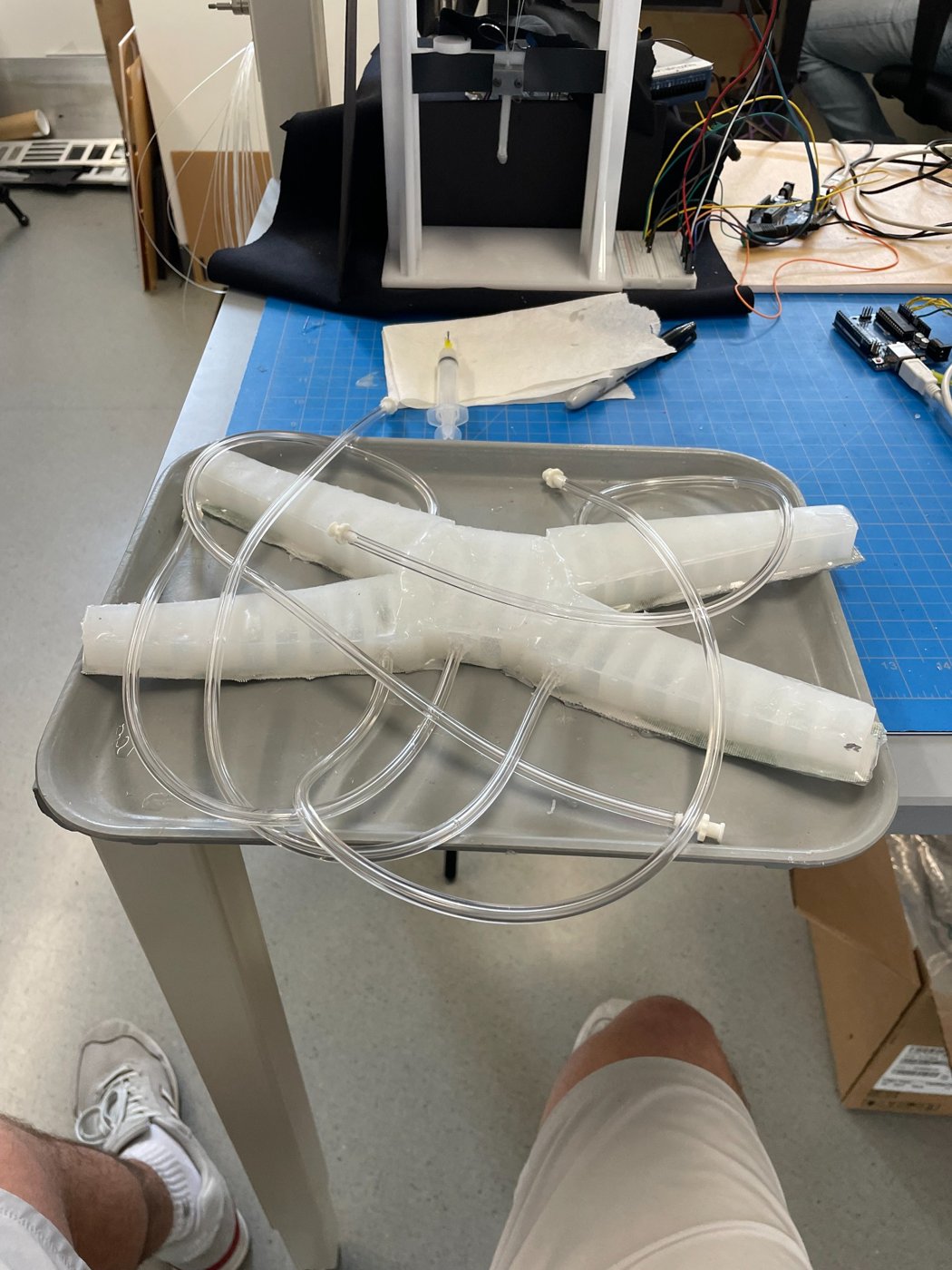 Soft starfish robot with pneumatic tubing