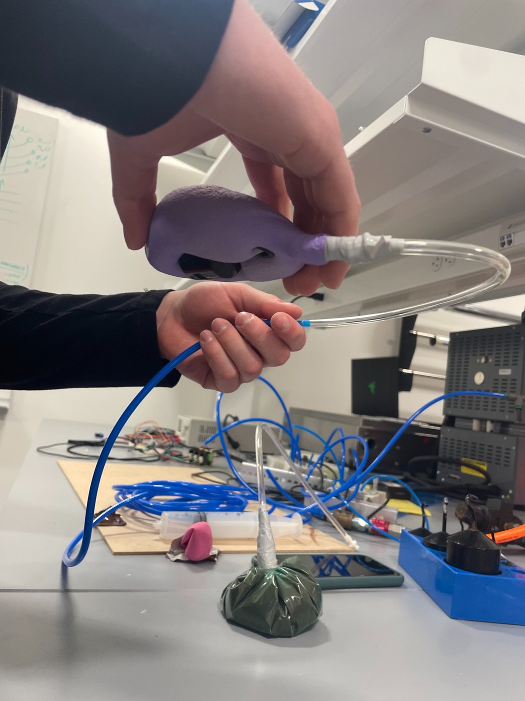 Testing the soft robot grasper with an object
